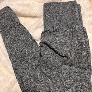 ⛔️SOLD⛔️ NVGTN Scrunch Leggings